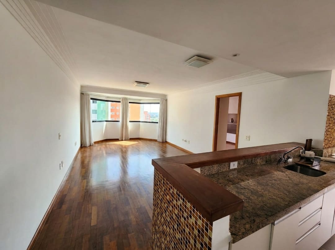 Apartamento com 3 suítes no Bairro Jardim